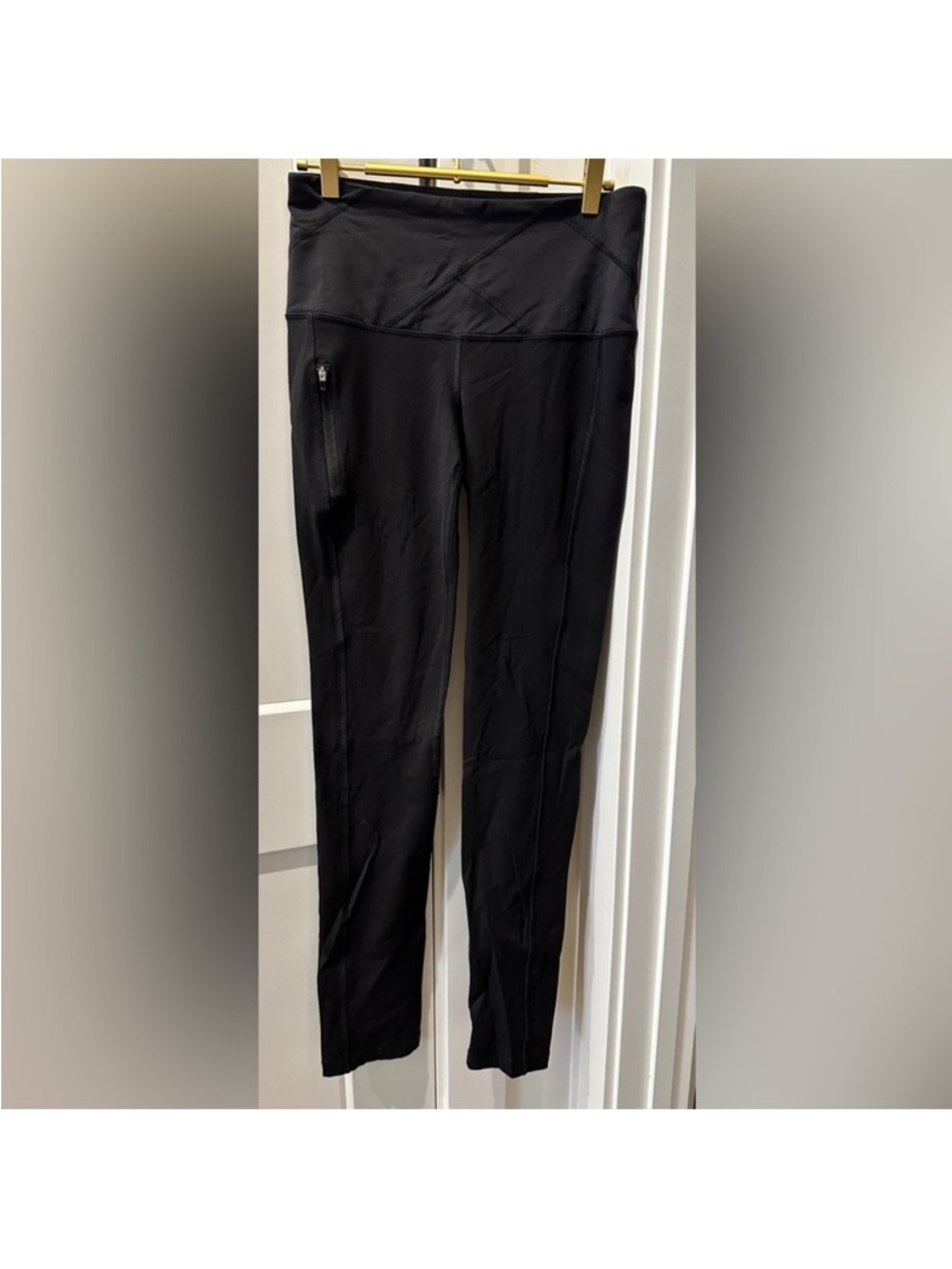 Lululemon black workout pants with zipper pocket sz8